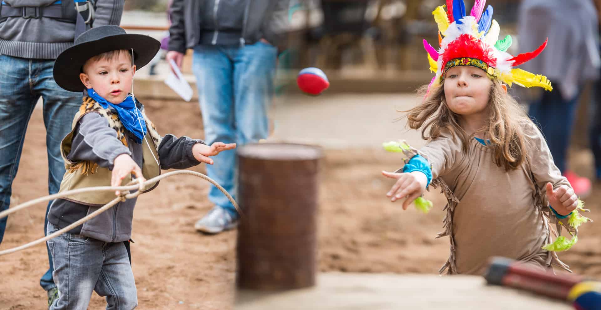 kinder spielen am cowboytag schloss thurn